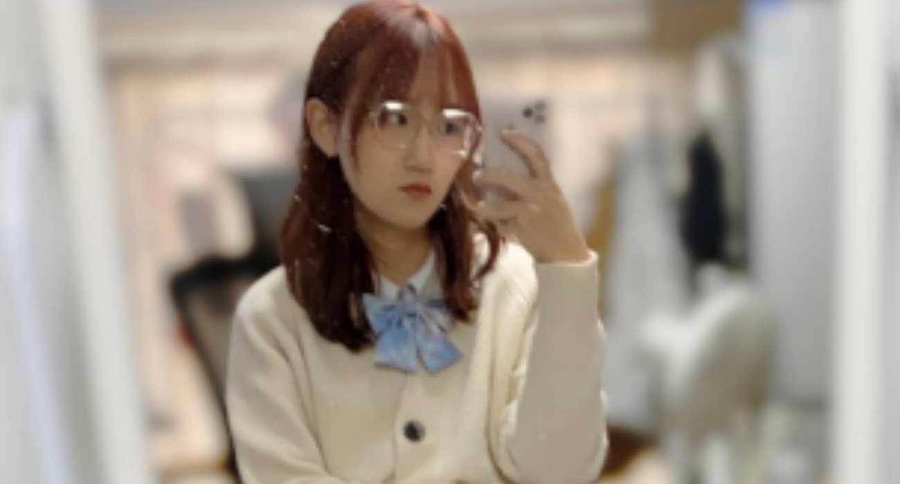 清远职业技术学院李艳艳 被同学口爆射了一脸浓精 母狗就该好好把精液接住