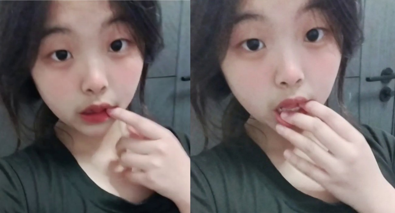 极品巨乳学生妹周格格 可爱娃娃脸想不到胸也很大拍 自慰视频给异地男友想不到视频流出了