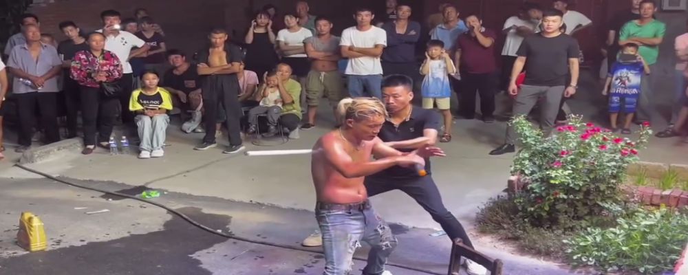 九月吃瓜杂闻 (二)美女教你们如何舔逼