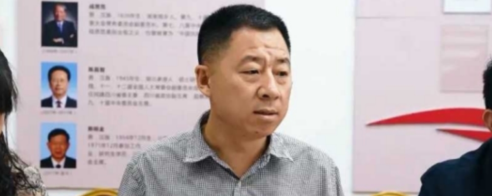 既要当婊子又要立牌坊  男子举报湖北武汉塔子湖街道副书记段绍先出轨其妻子并曝出不雅视频