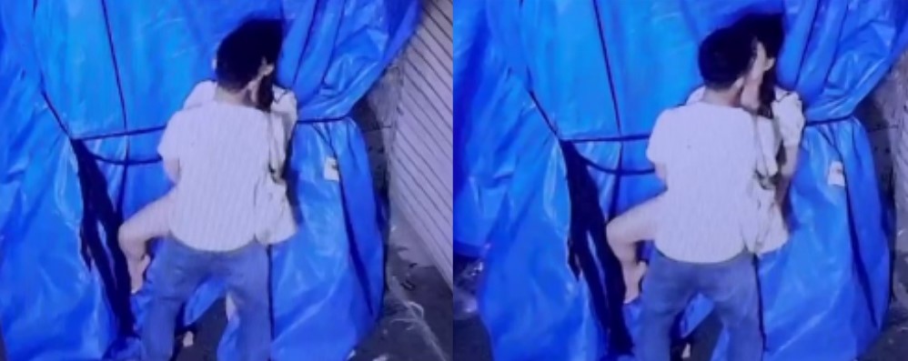 母狗就是开放 随时随地都能发情 保安透过监控看到一对小情侣在商铺门口打野战视频曝光