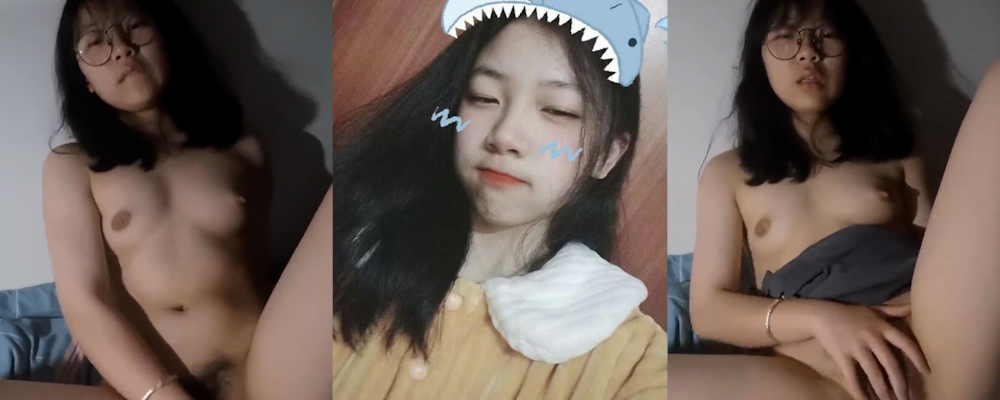 眼镜一带谁也不爱 桂林山水职业学院眼镜婊范思仪居家大尺度视频流出