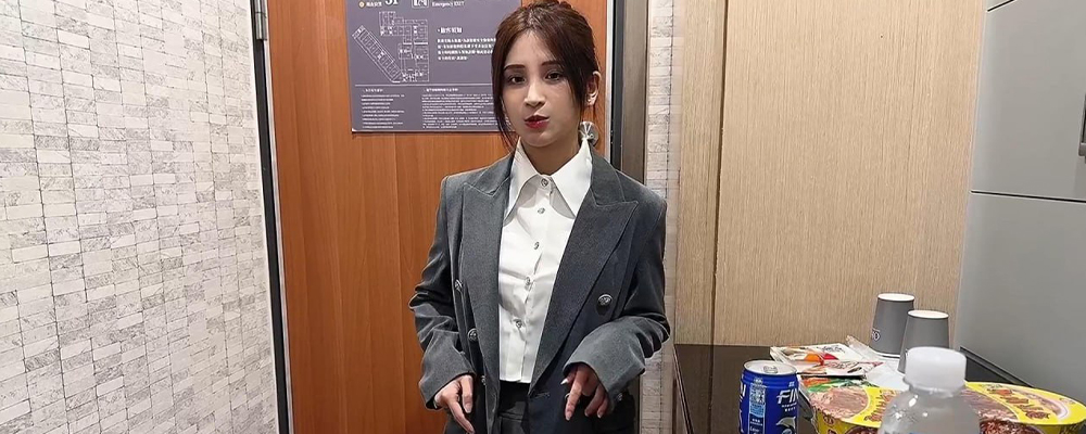 网约颜值天花板外围女 口交技术也是超一流 人气模特艾希吸精吞吊让人飘飘欲仙