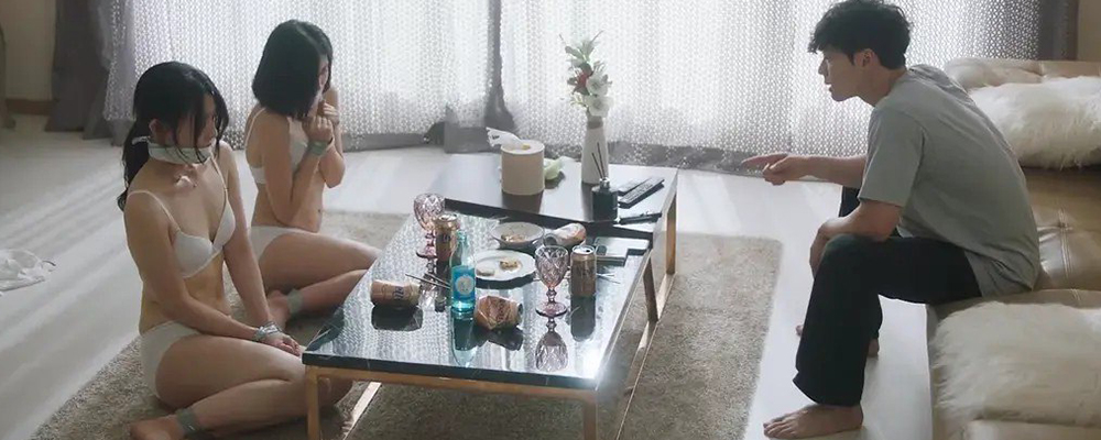 帅气小伙陷入姐妹花肉欲陷阱 不分昼夜做爱直至榨干精液 韩国三级电影干脆杀了他算了震撼来袭 