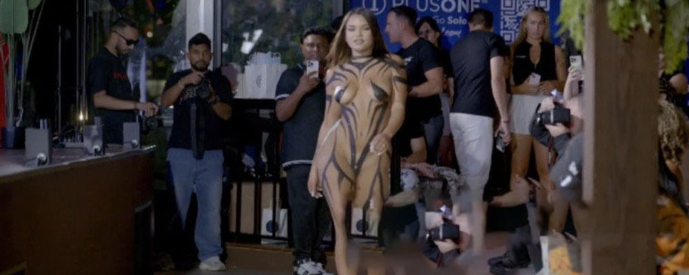 2025迈阿密泳装时装周盛大开启 身材曼妙模特近乎一丝不挂展示完美身材于T台上