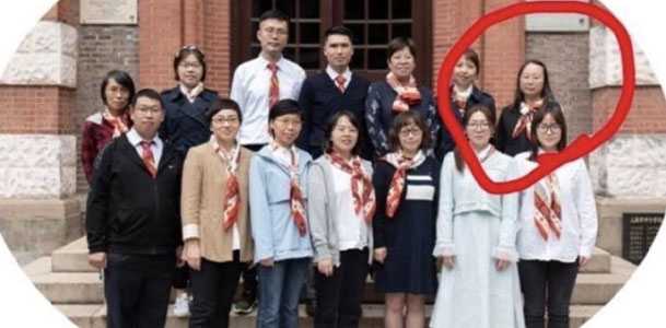 上海徐汇中学 女生戴假发偷拍男浴室事件 男生联名举报 女老师反对阻止