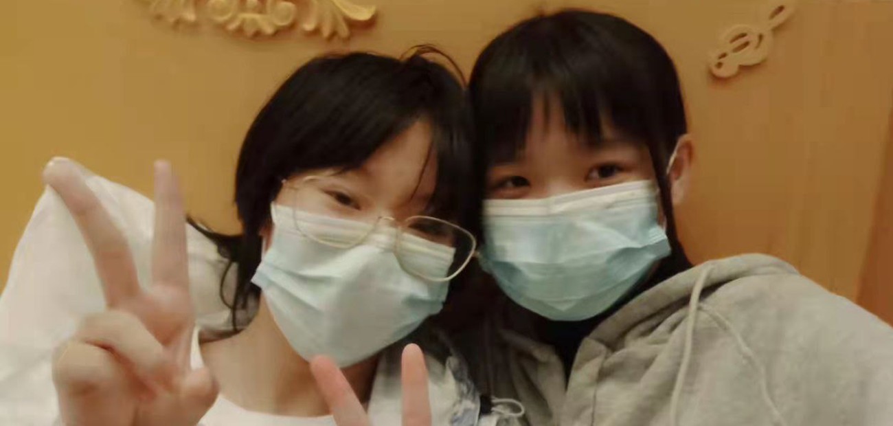 『开学前最后的疯狂』清纯学生妹『罗晓玲』跟网友裸聊视频泄露!”眼镜多大 反差就有多大“