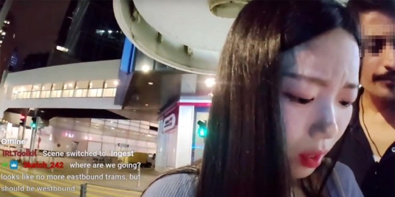 Twitch韩女主播在 香港地铁 直播 遭南亚痴汉从后压墙摸胸 公开猥亵!!!