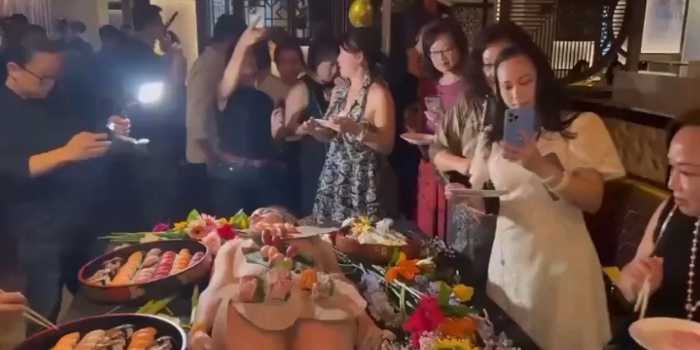 『还得是小日子会玩儿!』人体美食盛宴尽显奢华 名媛土豪纷纷打卡品尝 !