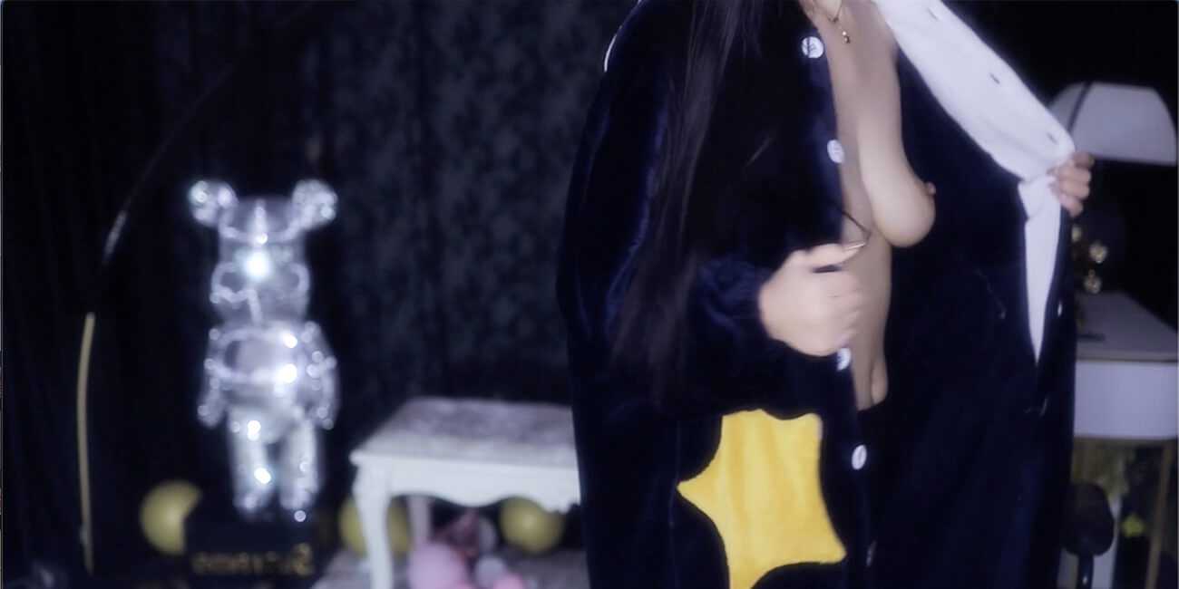 虎牙主播柚子直播事故 换衣服没关摄像头 美乳尽漏完美好身材堪称极品!被平台已经永封!