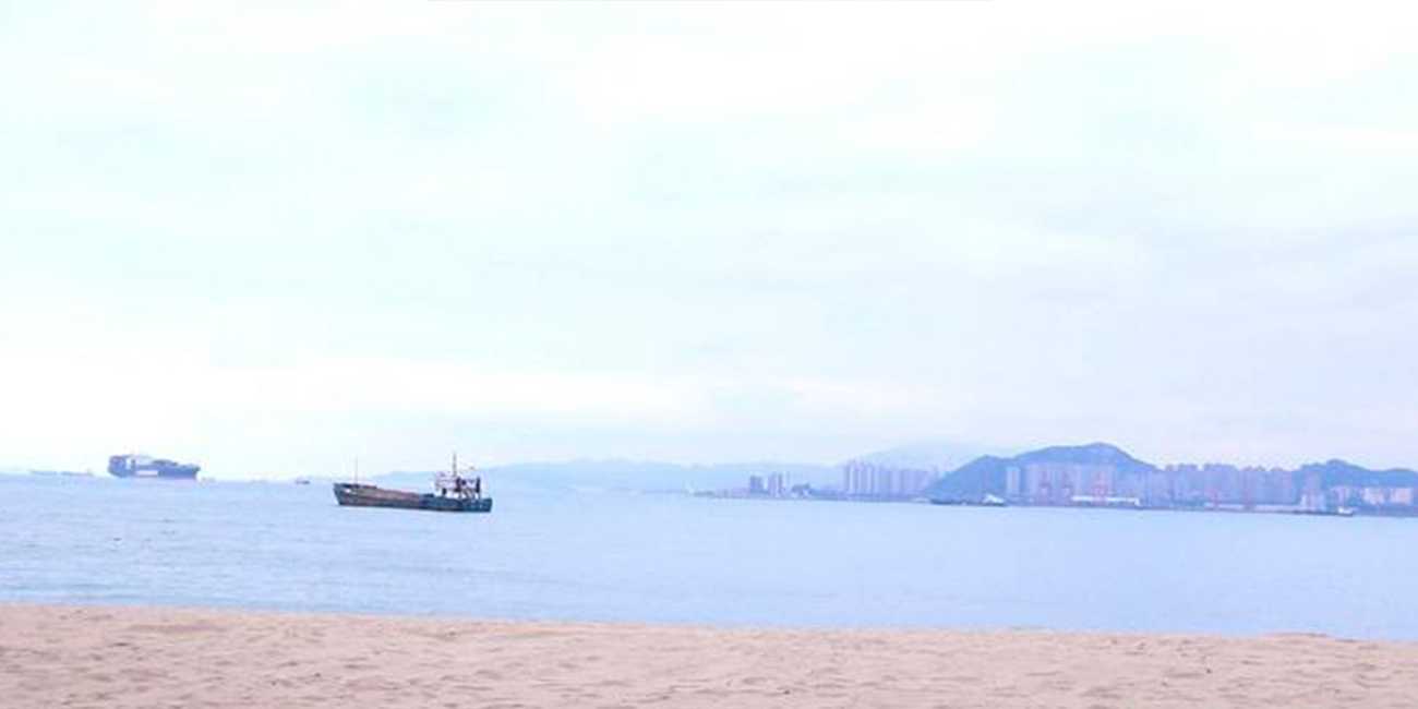 骚母狗 走到哪里都要秀一下自己得巨乳 推特厦门高中生厦门高中生海边带乳夹漏奶 视频流出