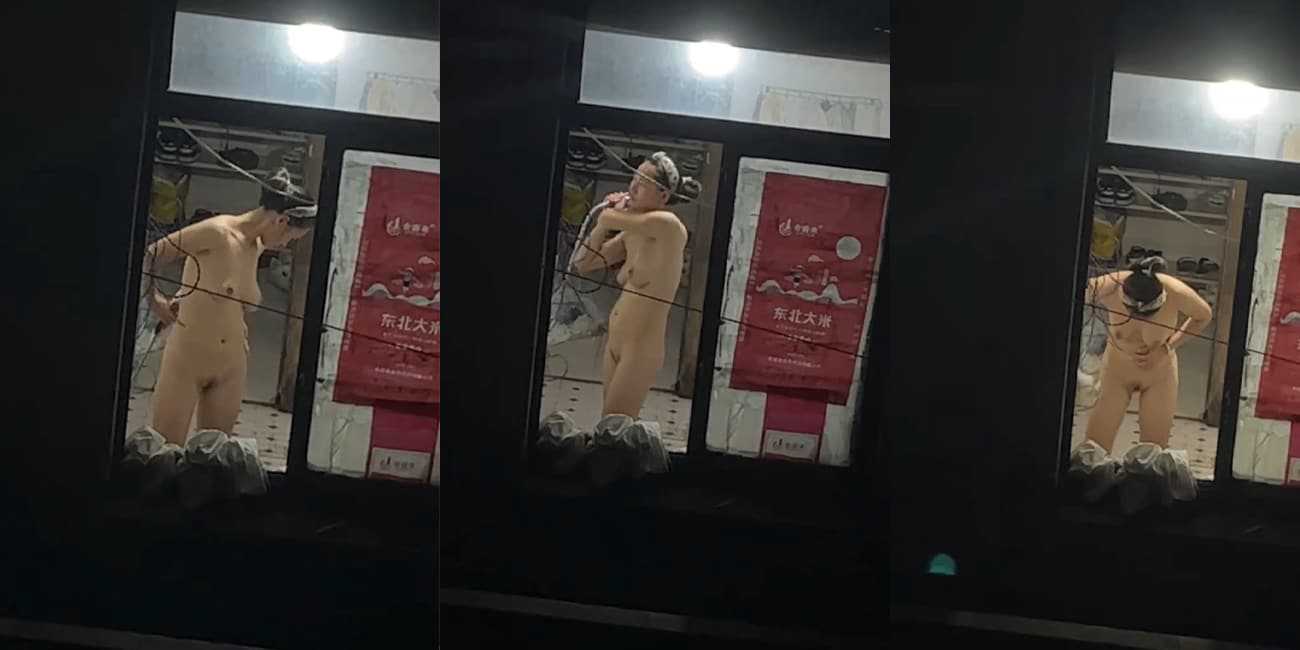 风骚大奶少妇晚上洗澡不关窗 被对面楼偷拍 看个精光光