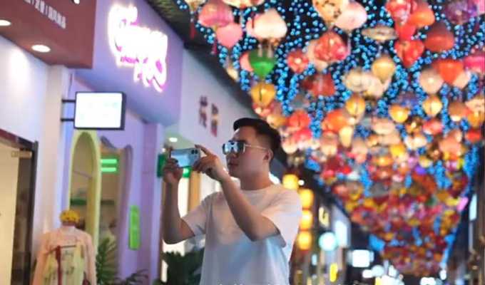 抖音333W粉网红 爱旅行的辰光 孩子都有了还学人约炮 12秒视频见人品 女方一直喊他不要拍